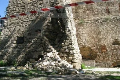 Власти Феодосии выделили средства на ремонт башни Константина